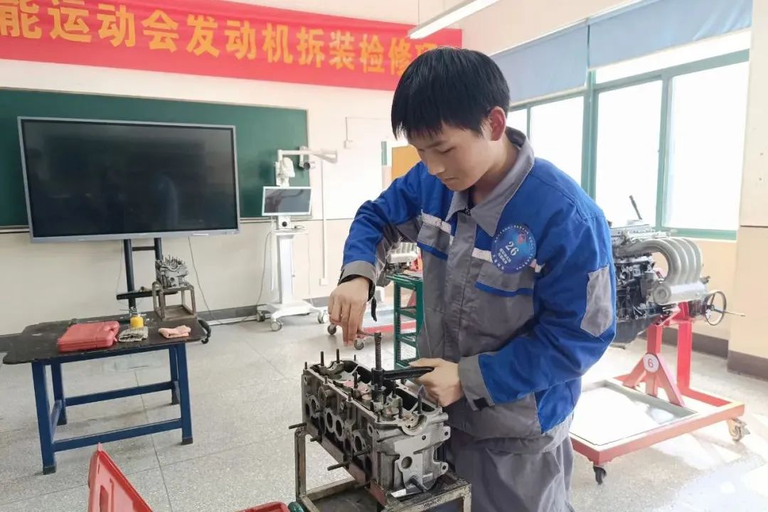 活塞连杆组的拆装_活塞连杆组的拆装步骤视频_活塞连杆组的拆卸