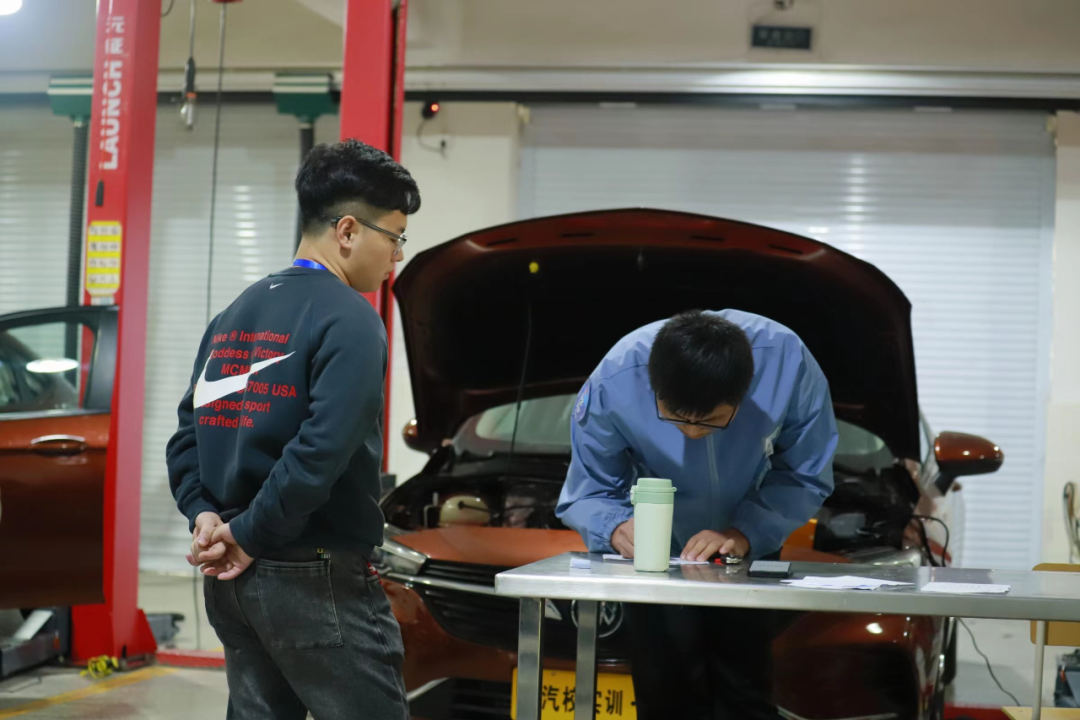 活塞连杆组的拆装步骤视频_活塞连杆组的拆卸_活塞连杆组的拆装