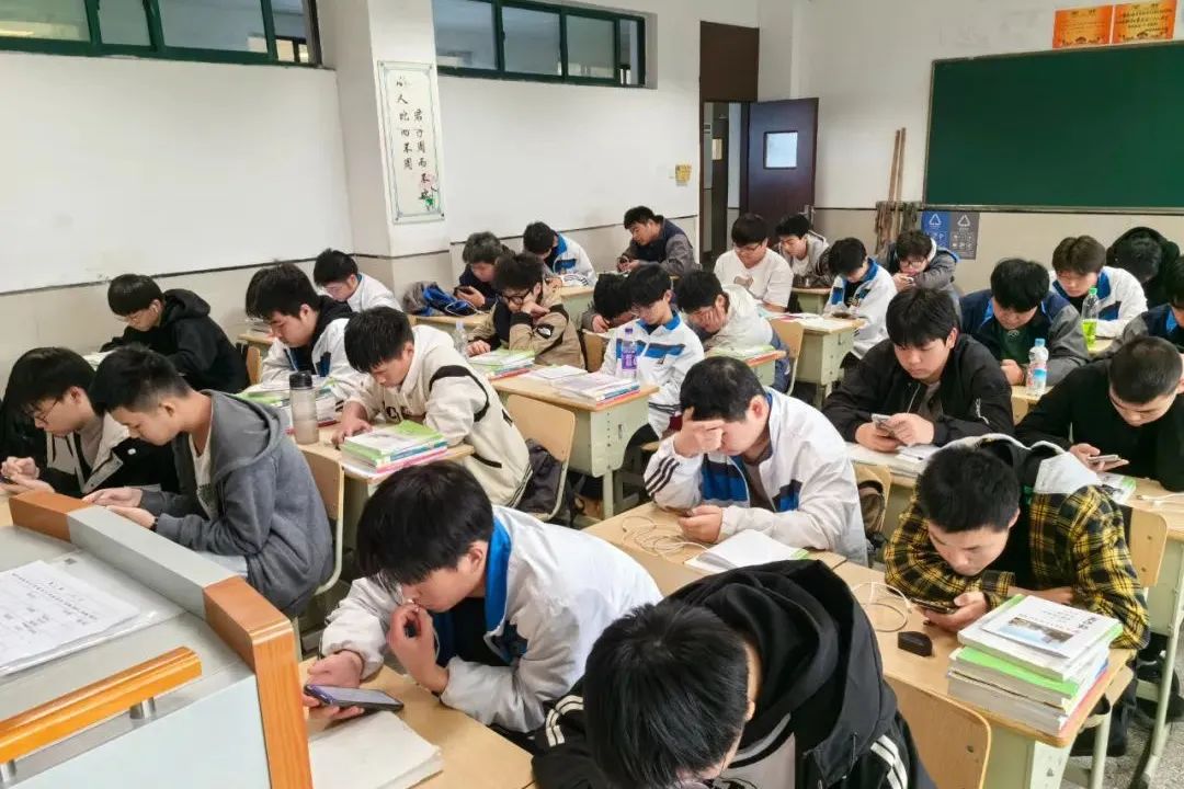 活塞连杆组的拆装步骤视频_活塞连杆组的拆卸_活塞连杆组的拆装