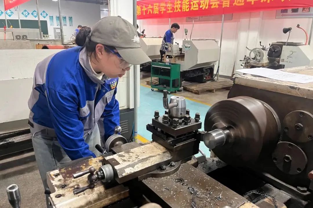 活塞连杆组的拆装步骤视频_活塞连杆组的拆装_活塞连杆组的拆卸