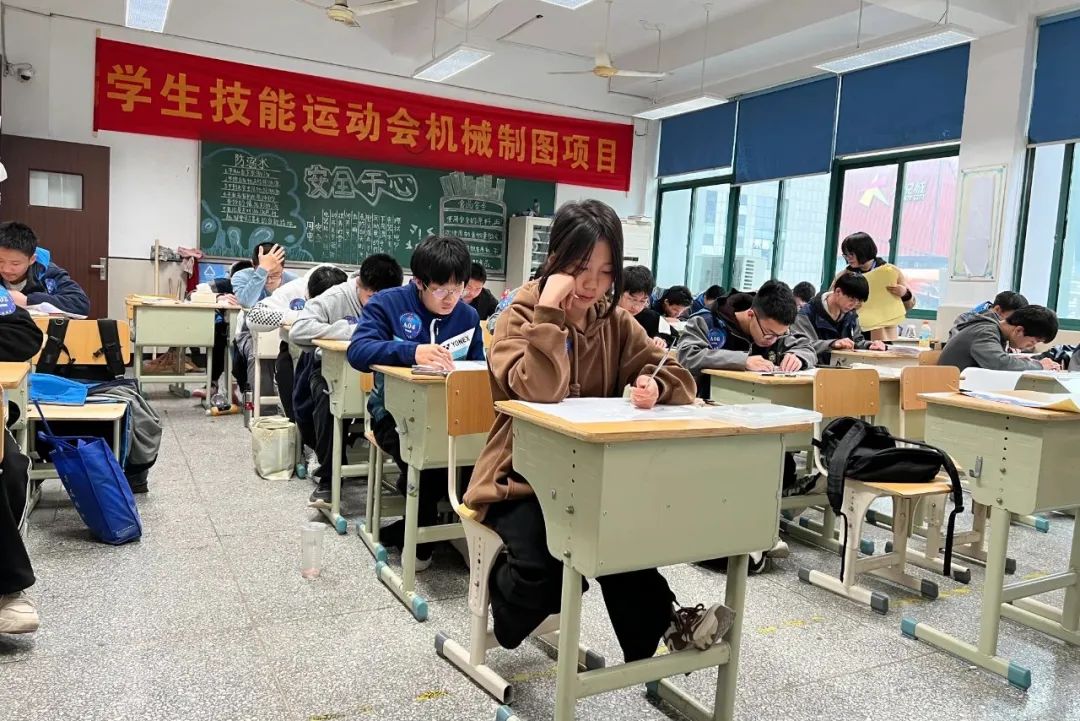 活塞连杆组的拆装_活塞连杆组的拆卸_活塞连杆组的拆装步骤视频