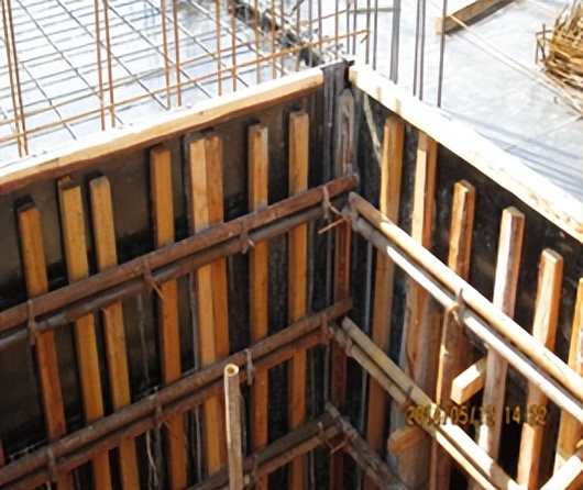 钢模板支撑体系_钢模板支撑架_钢模板钢支撑