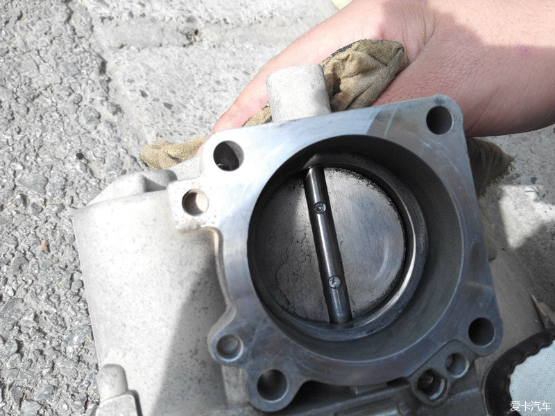 1.6的明锐车主教你怎么清洗您的爱车节气门