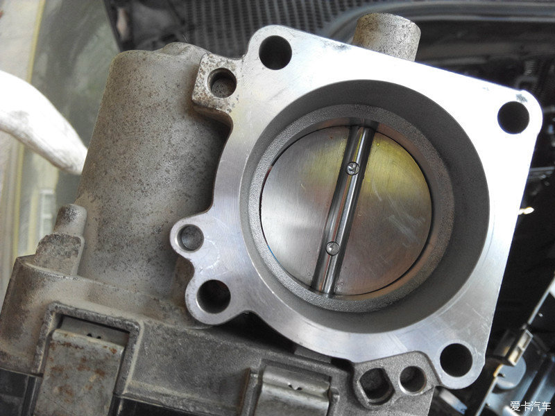 1.6的明锐车主教你怎么清洗您的爱车节气门