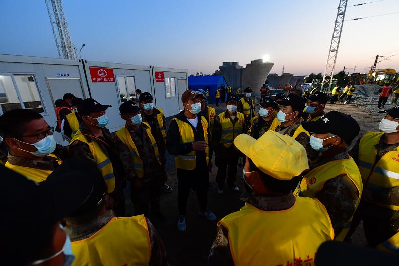 铁路道岔图片_铁路道岔图片转折机图片_铁路道岔图片大全