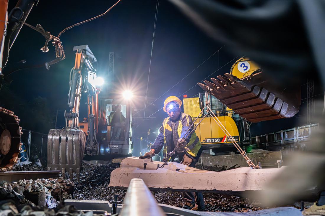 铁路道岔图片解释_铁路道岔图片_铁路道岔图片转折机图片