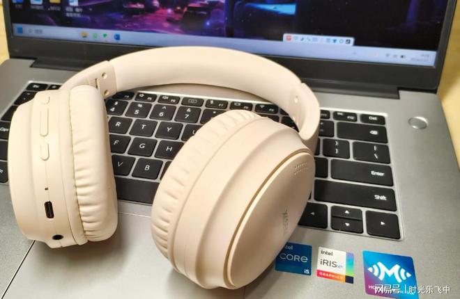 耳机头戴式还是入耳式对耳朵好_耳机戴钱头式一般戴多久_头戴式耳机一般多少钱