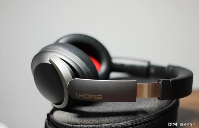 头戴式耳机一般多少钱_耳机戴钱头式一般戴多久_耳机头戴式还是入耳式对耳朵好