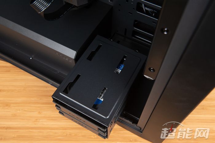 风扇机箱静音怎么解决_机箱风扇超静音_机箱什么风扇静音