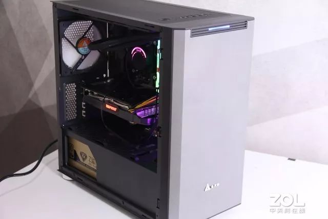 风扇机箱静音怎么解决_机箱散热风扇静音_机箱什么风扇静音
