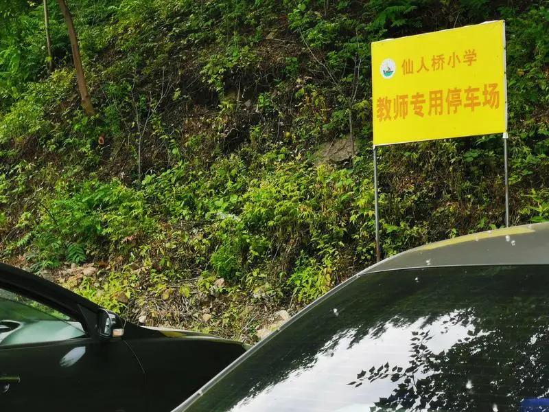 电教室电脑桌_电脑教室电脑桌_电教室桌子