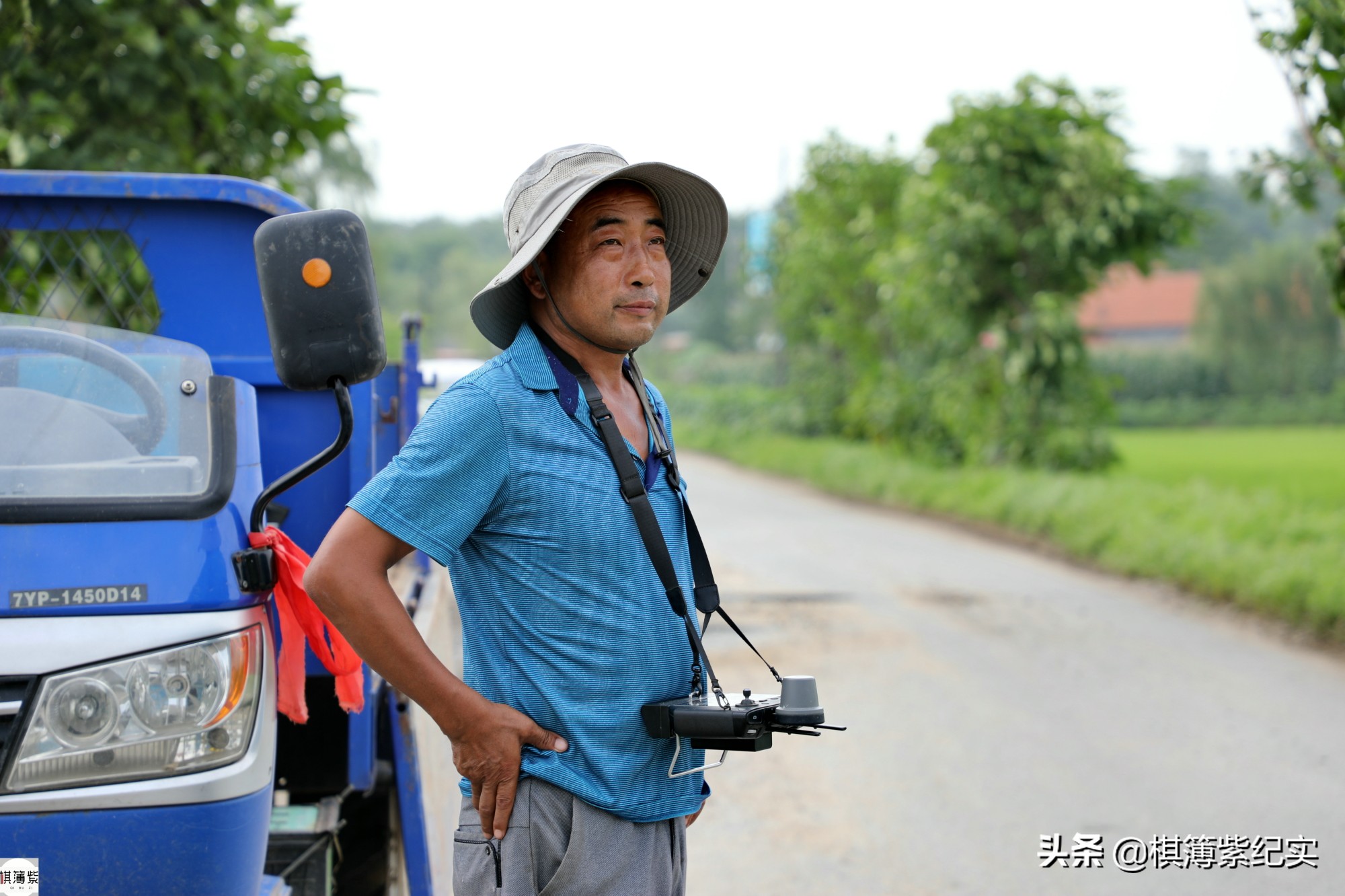 无人机打药辽宁丹东_无人机打药多少钱一台_无人机打药农民操作