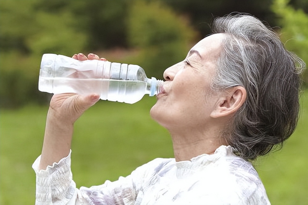 肾小球是什么球_肾小球滤过率重要性_肌酐与GFR比较