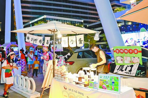 厦门国际游艇汇后备厢市集吸引不少市民游客。