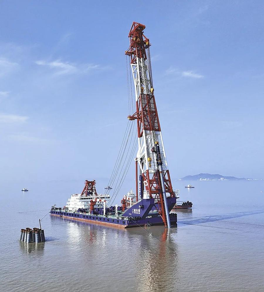 智能筑塔机应用_大吊车图片_桥梁施工装备发展趋势