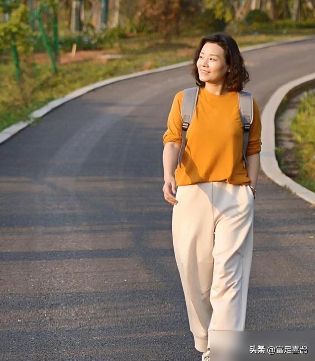 50岁显瘦裤子搭配_红裤子搭什么上衣_50+优雅裤子推荐