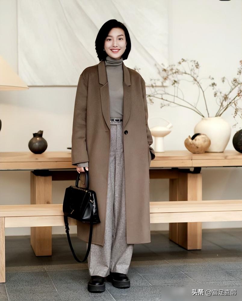 红裤子搭什么上衣_50+优雅裤子推荐_50岁显瘦裤子搭配