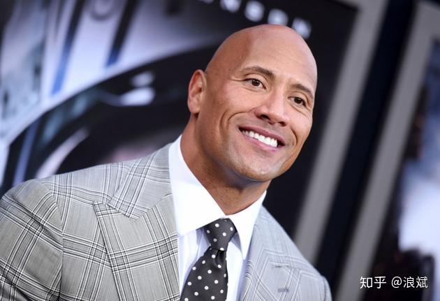 wwe狂野角斗士真的打吗?_WWE十大任期起巨星_WWE摔角选手盘点