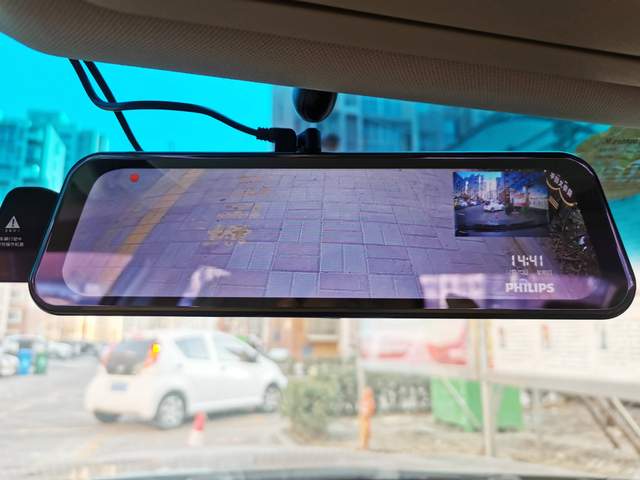 黑金钢车载记录仪v62_飞利浦CVR1500行车记录仪_后视镜行车记录仪安装教程