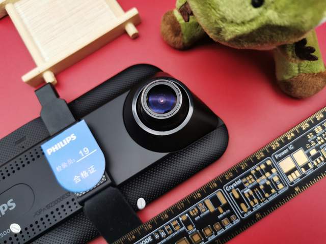 后视镜行车记录仪安装教程_飞利浦CVR1500行车记录仪_黑金钢车载记录仪v62