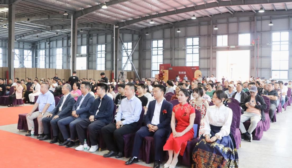 安徽艾德森包装科技开业庆典_艾德森环保模压托盘技术_模压托盘热压机