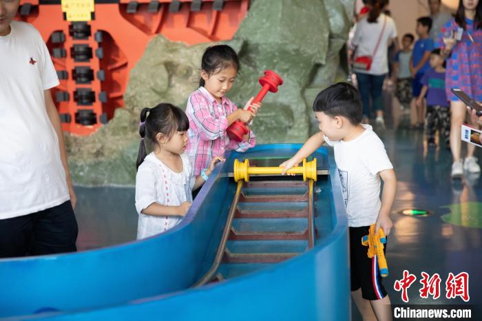 重庆科技馆图片_重庆科技馆科普教育发展_重庆科技馆科普活动