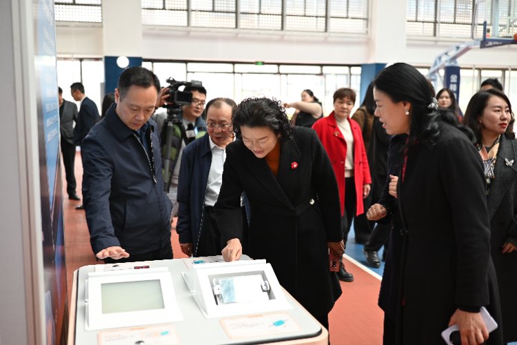 重庆科技馆图片_渝北区龙兴实验小学校启动仪式_中国流动科技馆重庆巡展