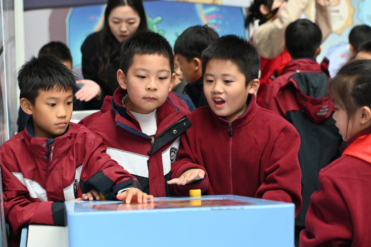 重庆科技馆图片_中国流动科技馆重庆巡展_渝北区龙兴实验小学校启动仪式