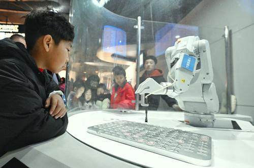 重庆科技馆春节开馆日_重庆科技馆莫比乌斯带体验_重庆科技馆图片