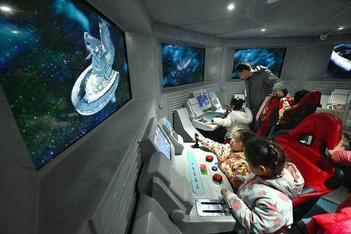 重庆科技馆春节开馆日_重庆科技馆莫比乌斯带体验_重庆科技馆图片