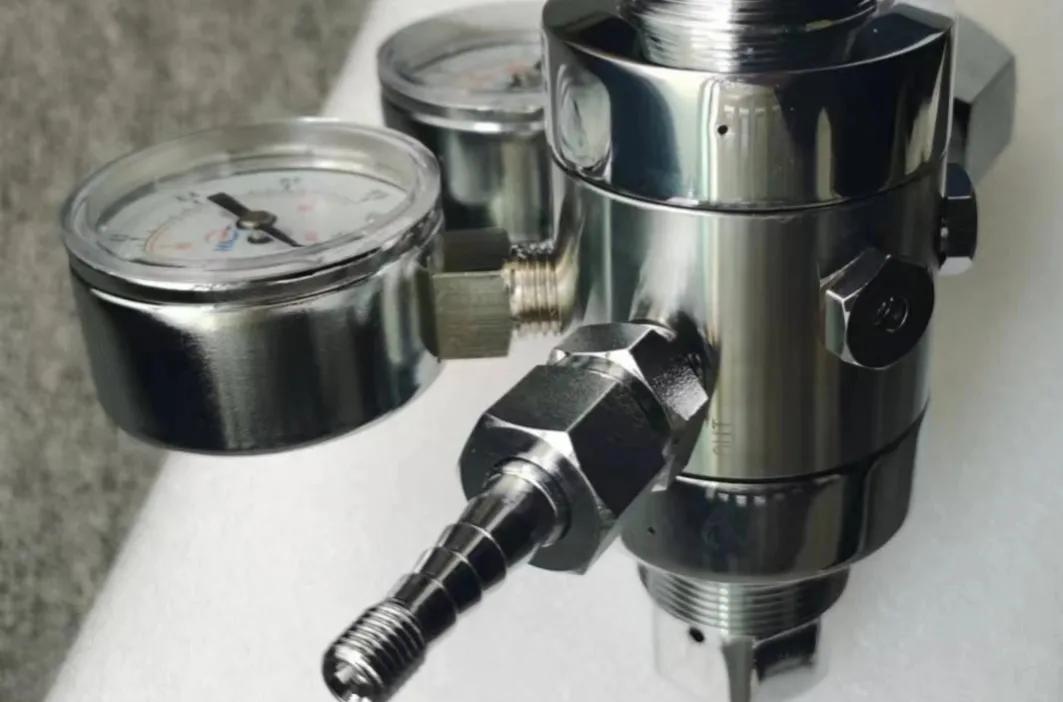 气体减压阀使用_医用气体供氧汇流排减压装置_单级双级减压器应用