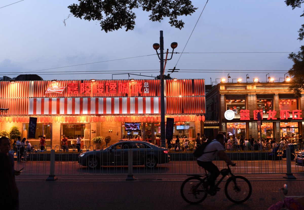 王府井屋顶花园外摆区_北京簋街营业到几点_簋街夜间经济