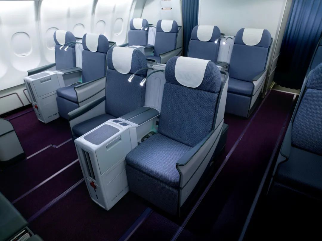 头等舱舒适体验_波音B787梦想客机特点_南航332商务舱