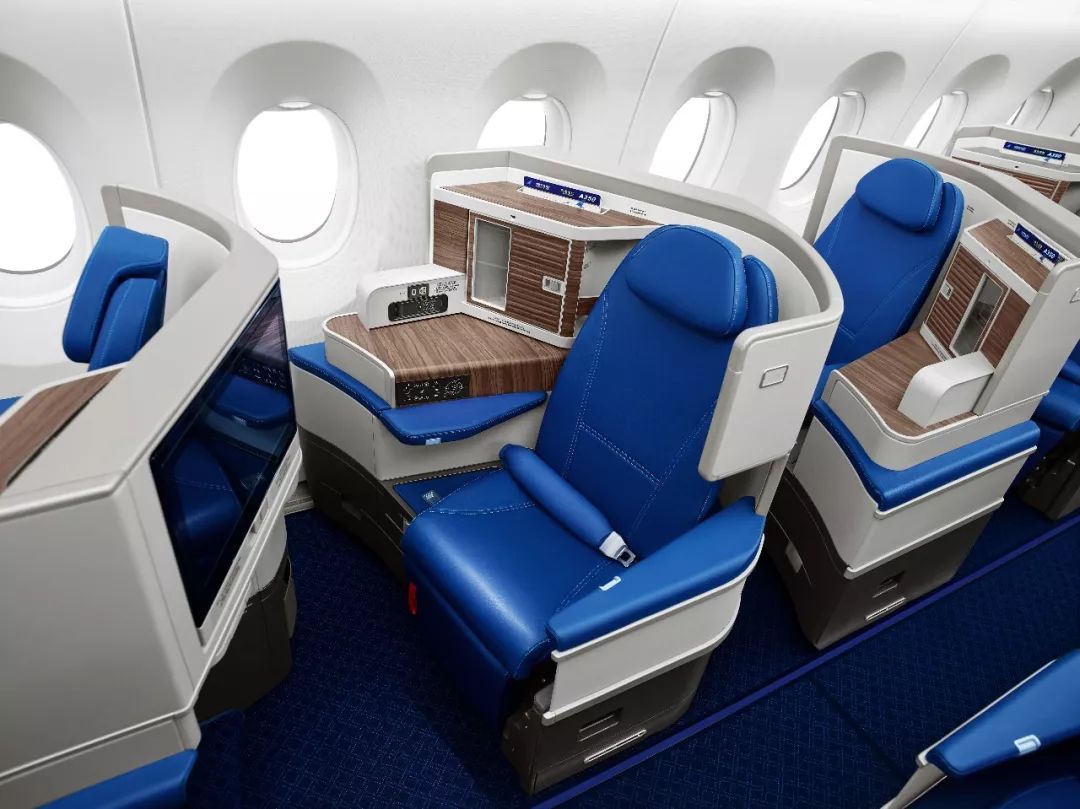 波音B787梦想客机特点_南航332商务舱_头等舱舒适体验