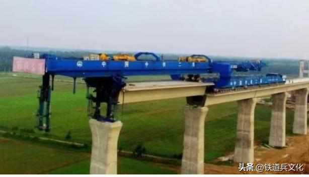 箱形梁图片_ 多片式梁拼组造桥机 发明专利 _