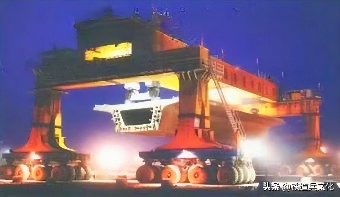 箱形梁图片_ 多片式梁拼组造桥机 发明专利 _