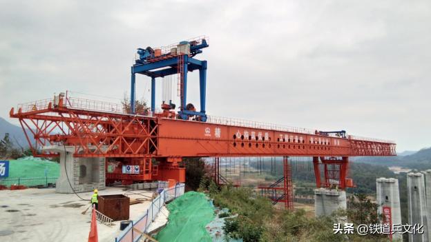  多片式梁拼组造桥机 发明专利 __箱形梁图片