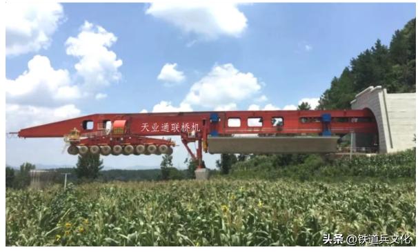 箱形梁图片__ 多片式梁拼组造桥机 发明专利 