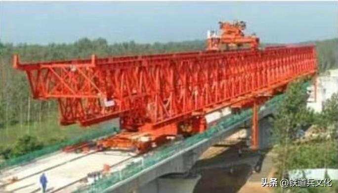  多片式梁拼组造桥机 发明专利 _箱形梁图片_