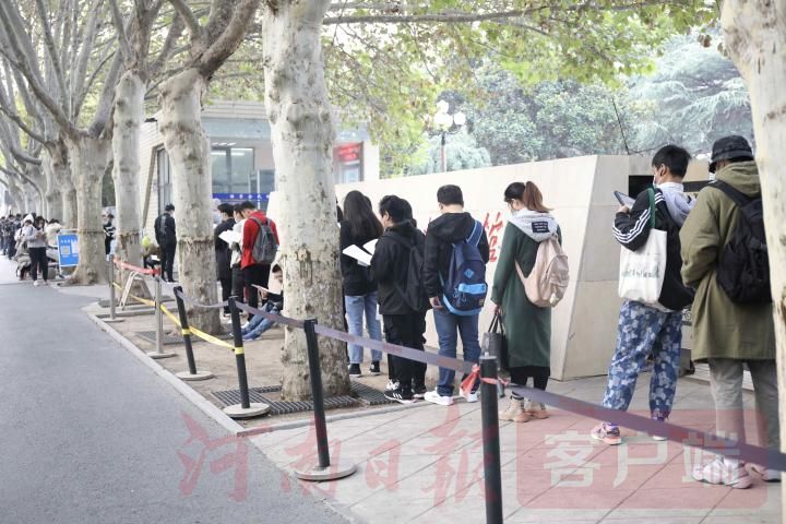 河南省图书馆 地址_河南图书馆自习室排队_河南省图书馆考研自习室