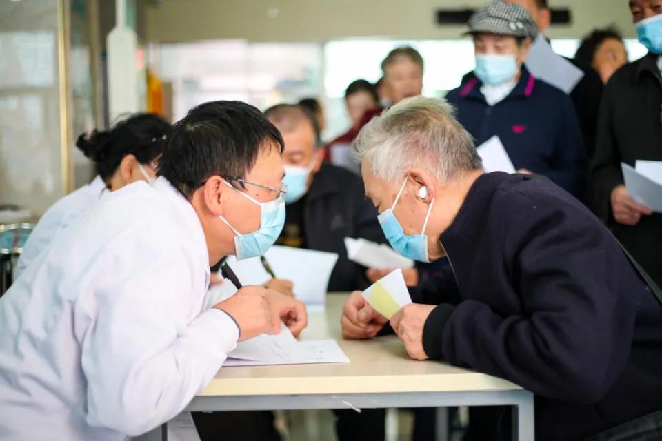 女性脚部异常与慢性病变_脚部健康与寿命_预测妻子寿命