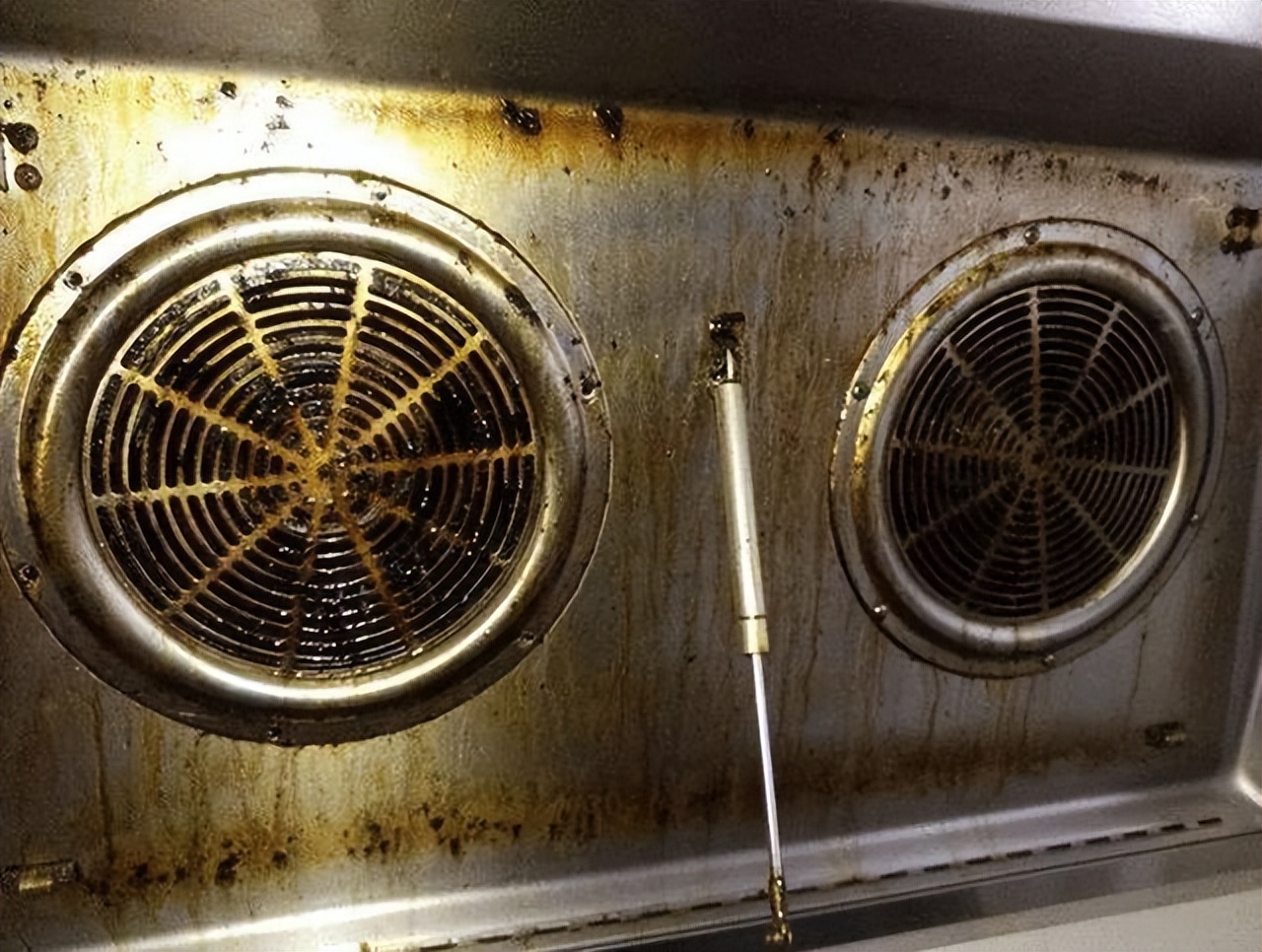 油烟道清洗_油烟机过滤纸使用_厨房油烟机清洁方法