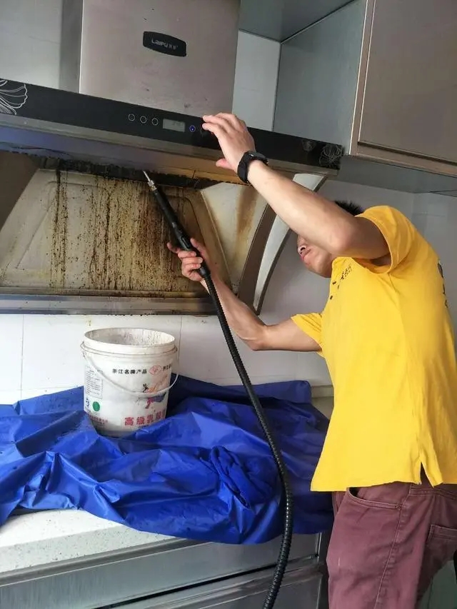 油烟道清洗_厨房油烟机清洁方法_油烟机过滤纸使用
