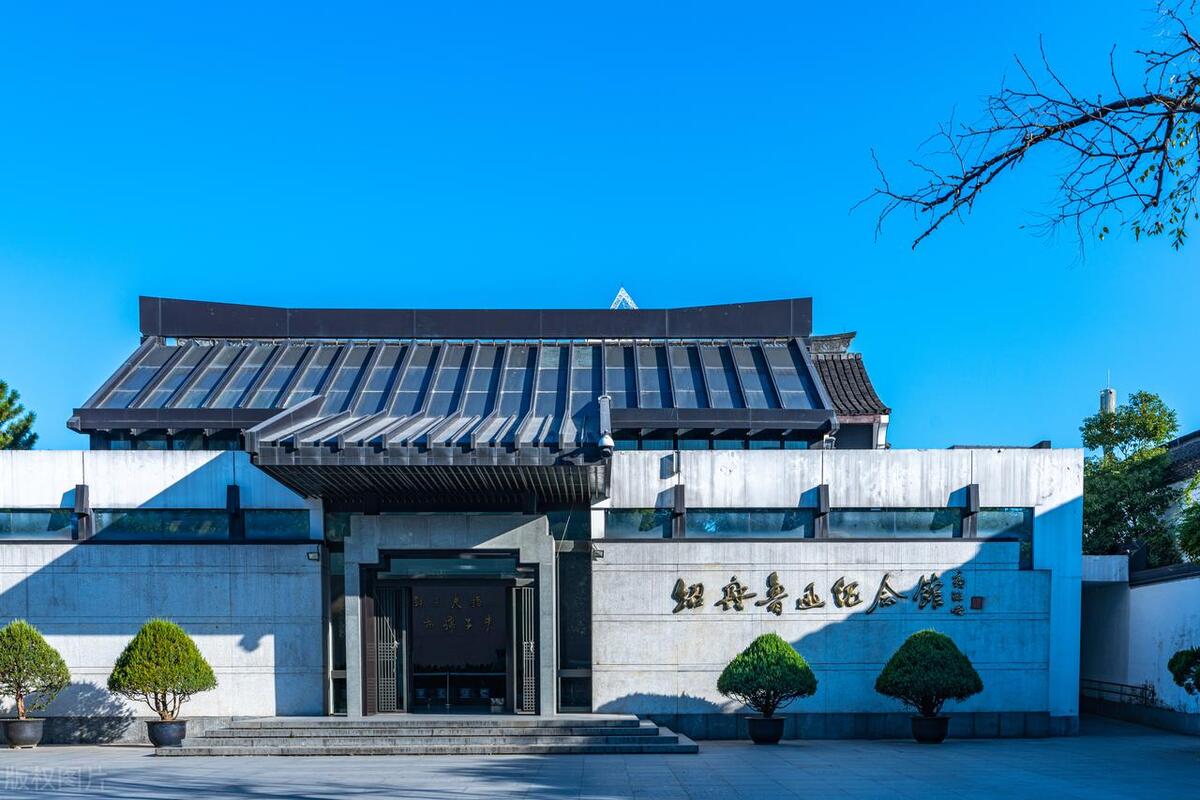 鲁迅小说艺术特色_鲁迅小说人物塑造手法_鲁迅的写作特点