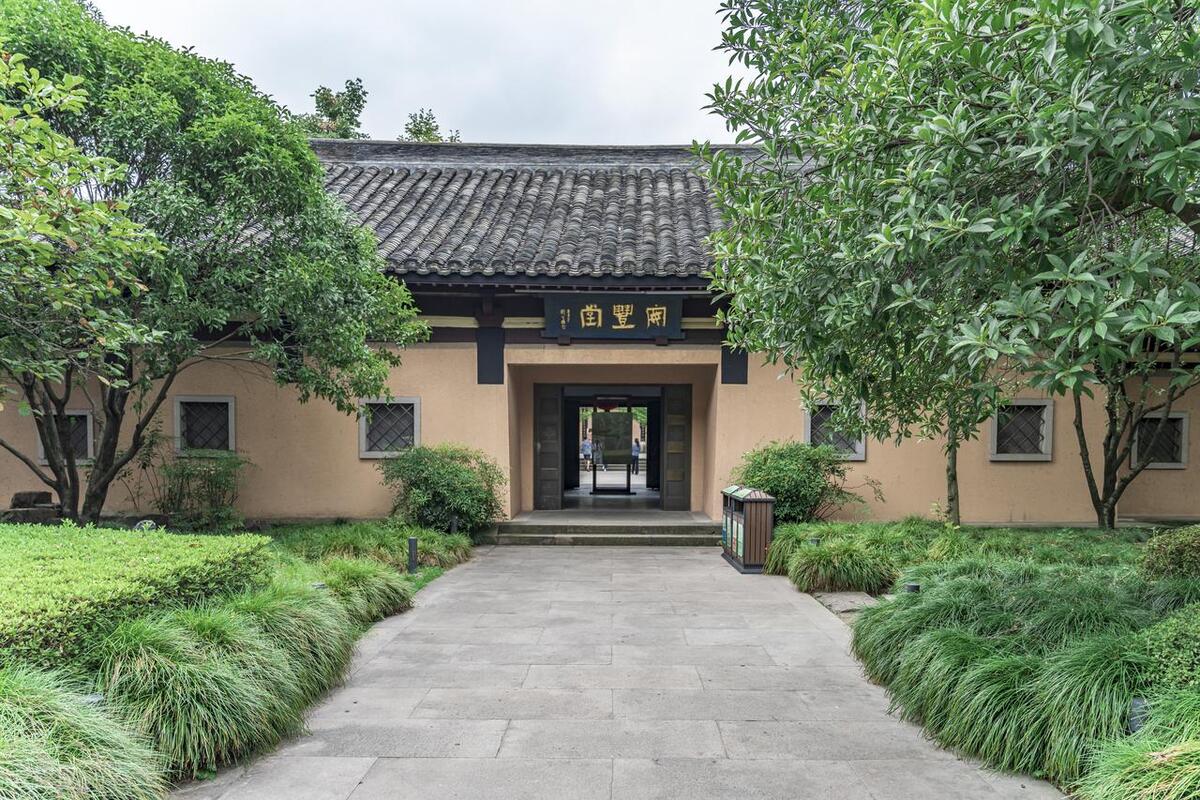 鲁迅小说人物塑造手法_鲁迅的写作特点_鲁迅小说艺术特色