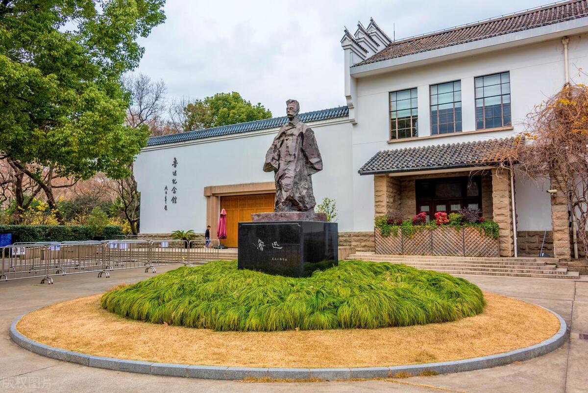 鲁迅的写作特点_鲁迅小说人物塑造手法_鲁迅小说艺术特色