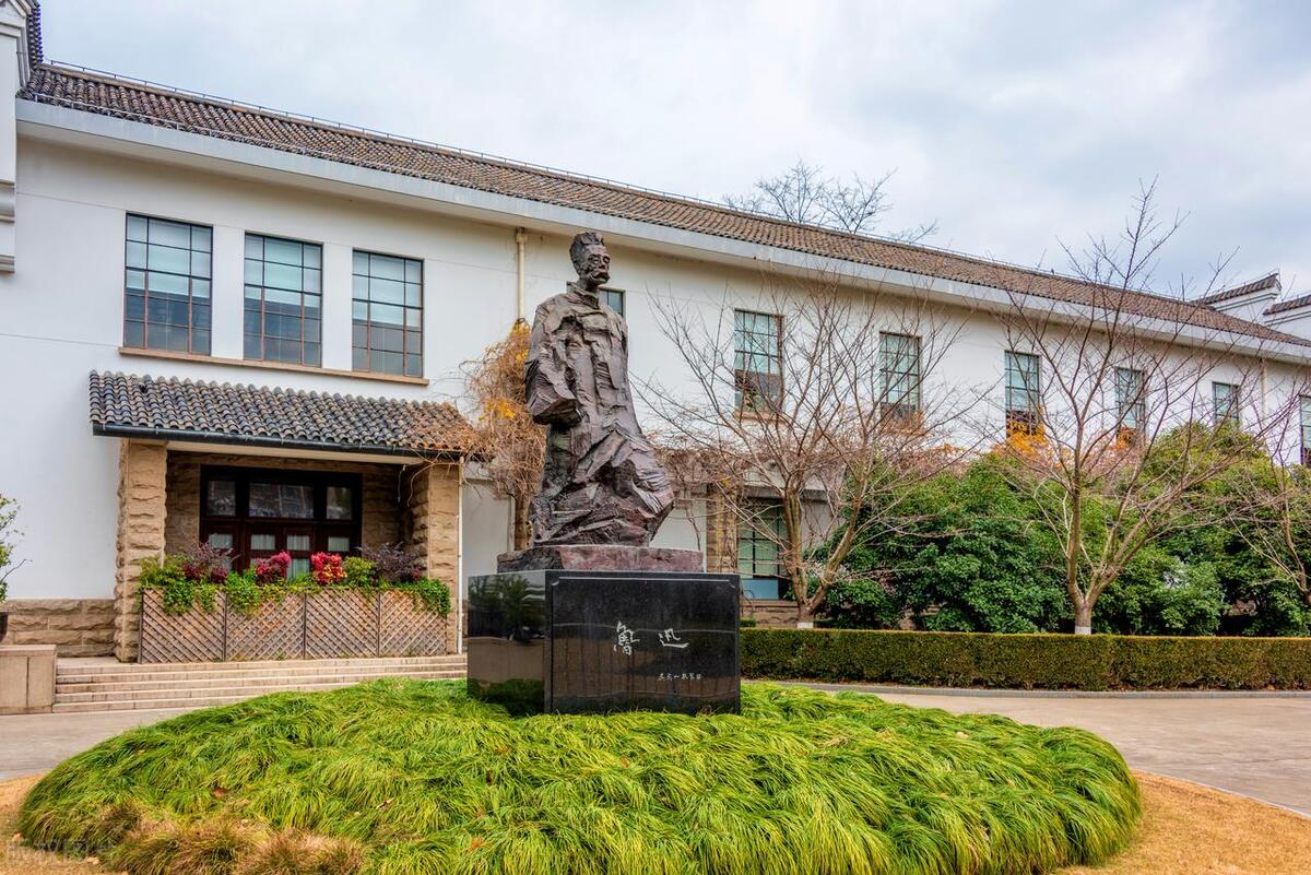 鲁迅小说艺术特色_鲁迅的写作特点_鲁迅小说人物塑造手法