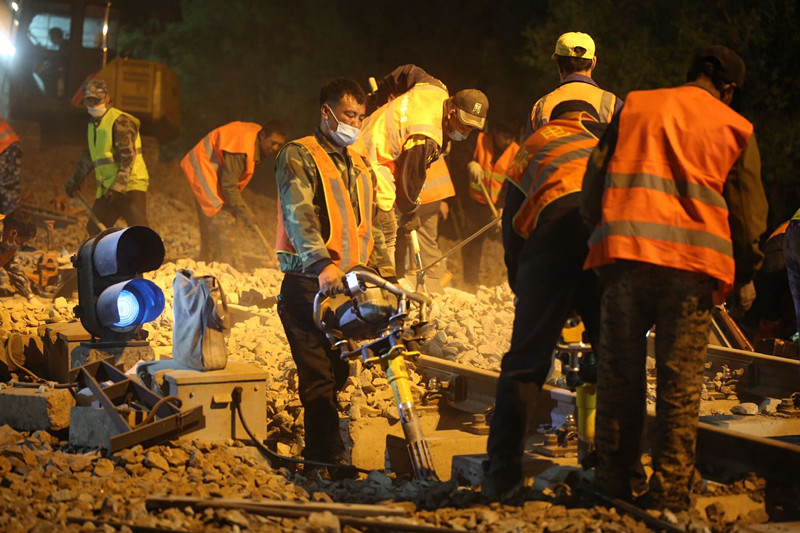 生产道岔的厂家_ 铁路工人施工时间 _