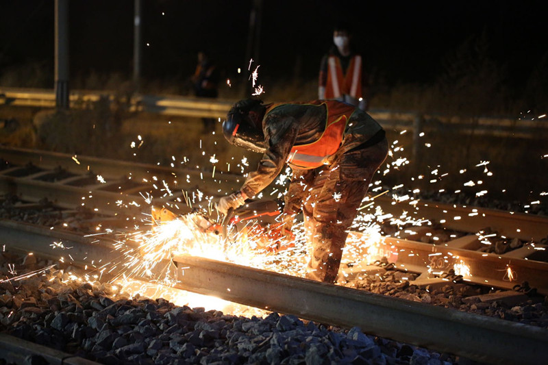 生产道岔的厂家_ 铁路工人施工时间 _