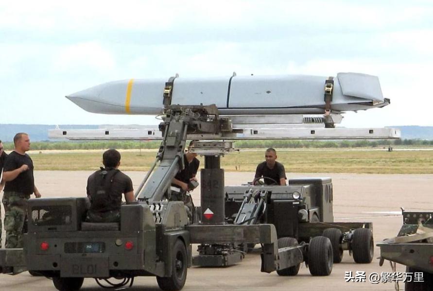 中国轰6K技术升级可能性_中国最新的战略轰炸机_B-1B轰炸机中期升级方案